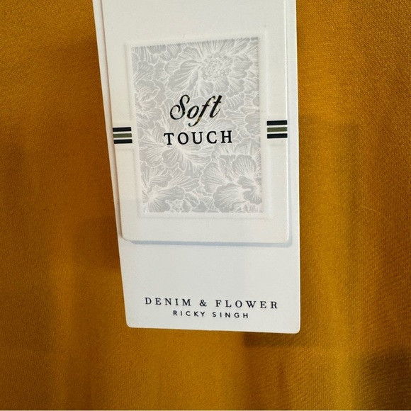 Denim & Flower Gold Zip Up Sweater - Picture 11 of 11